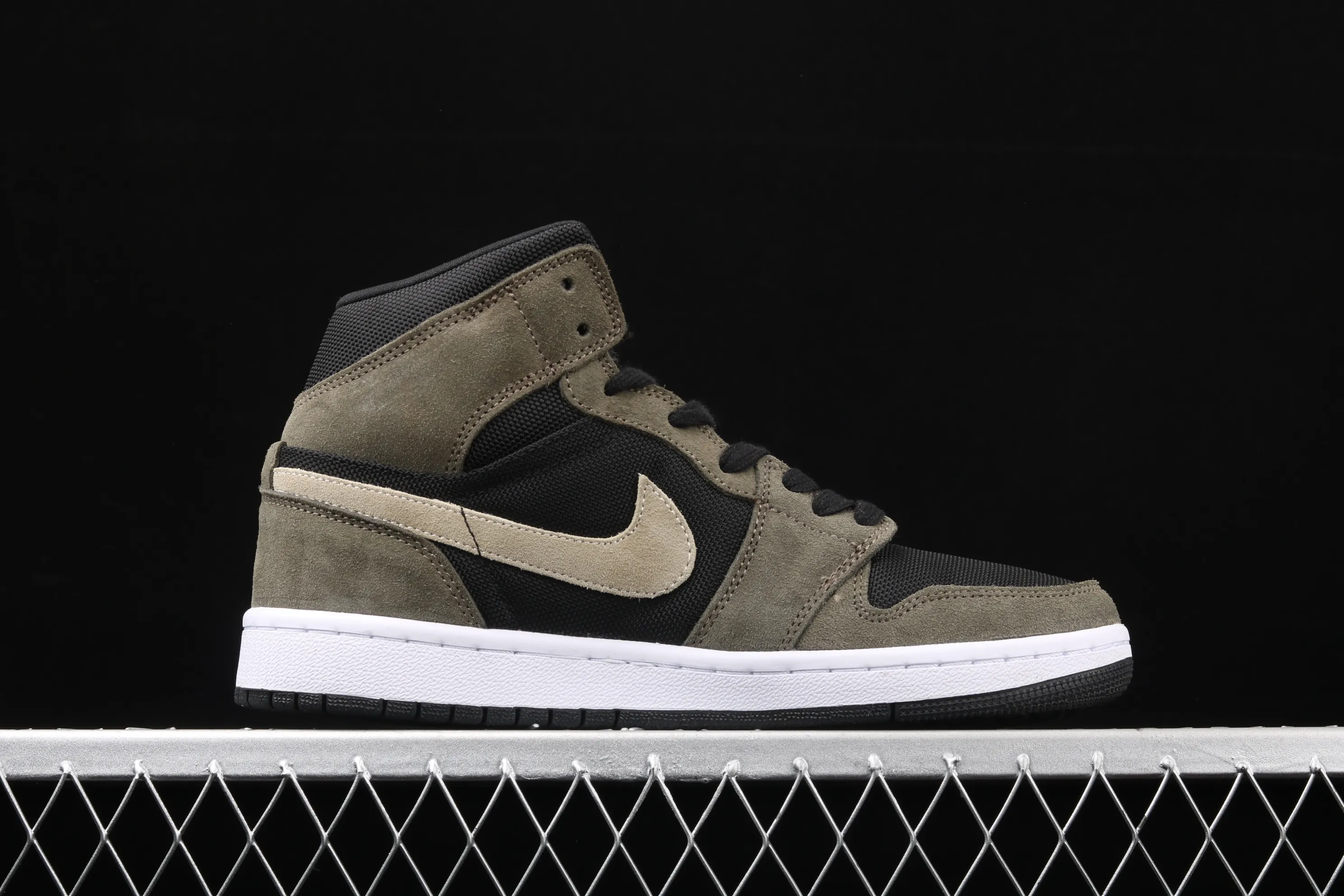 All categories Air Jordan Jordan series basketball shoes Air Jordan 1 Mid Air Jordan 1 Mid AJ1 Joe 1 mid-top series military green color BQ6472-030